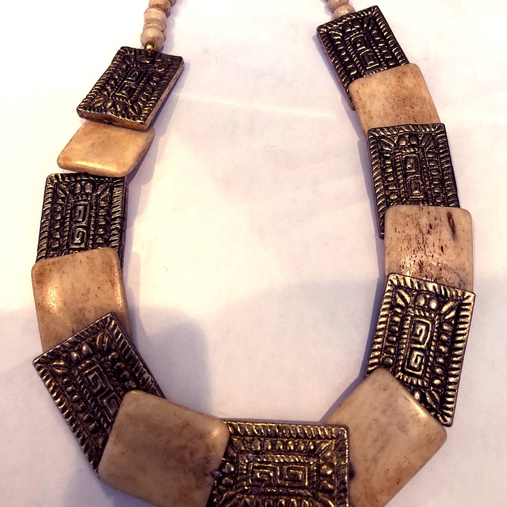 "Enchanting" necklace, mix of wood, brass, & stone